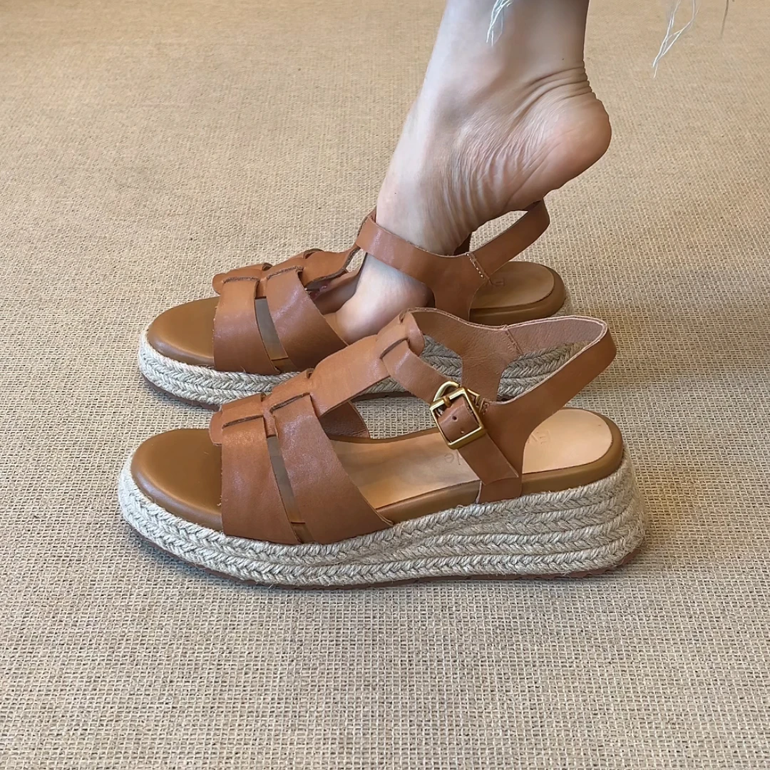 RubyL/5cm2025年夏季休闲复古风舒适百搭草编坡跟纯色露趾凉鞋