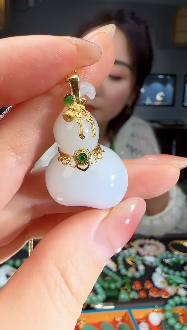 吊坠(不含链)18K金镶嵌和田玉1