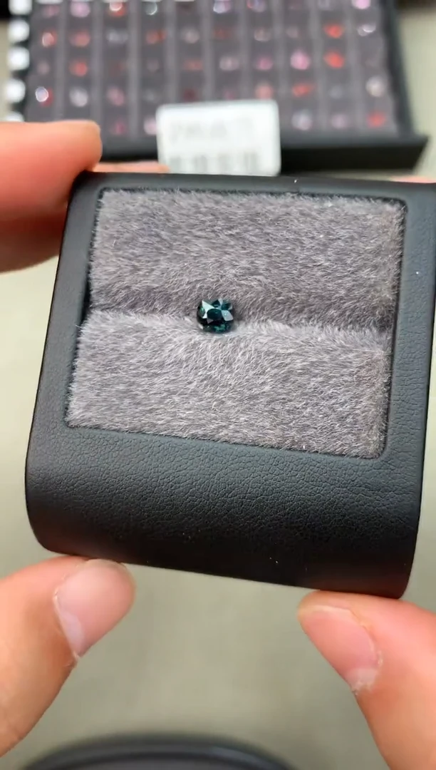 【闪购商品】定制尖晶石裸石未镶嵌1.0ct 枕型 冷色调