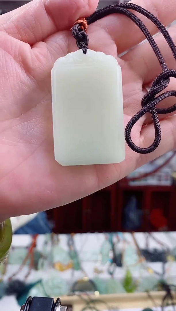 未镶嵌岫玉颈饰1微瑕