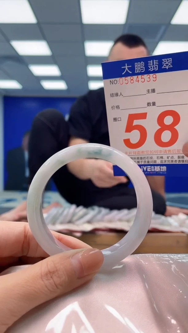 翡翠手镯未镶嵌AAAAAAAA