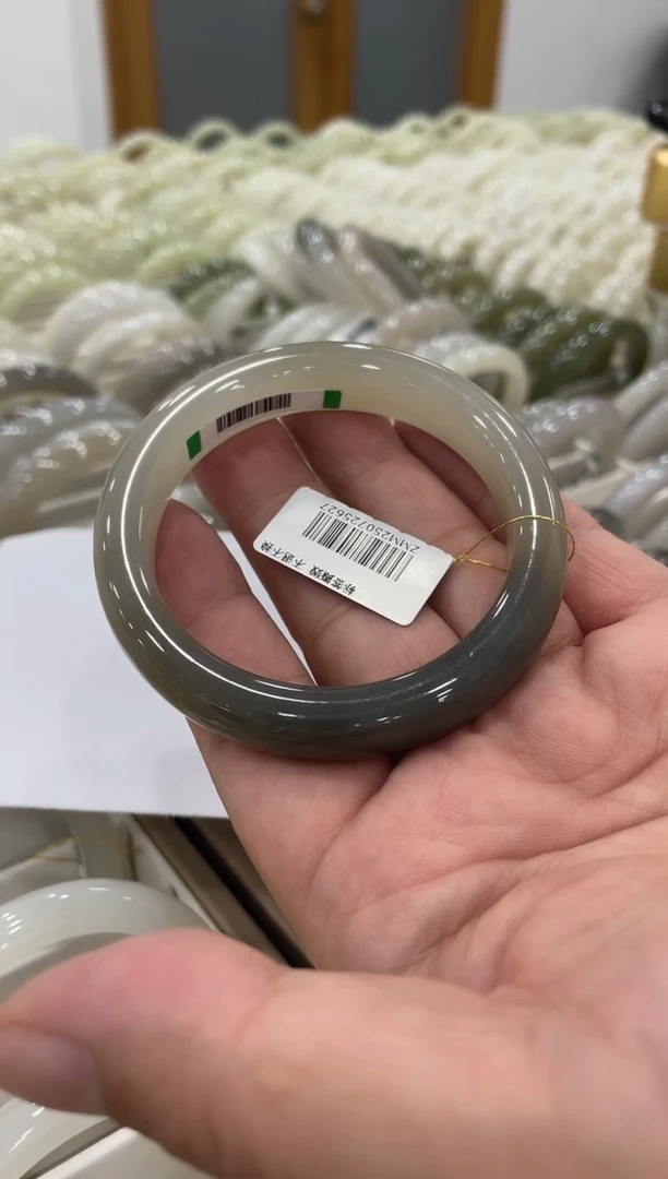 未镶嵌手镯和田玉56圈口 5627