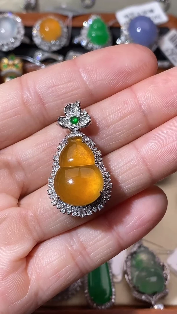 【闪购商品】翡翠颈饰18K金镶嵌吊坠