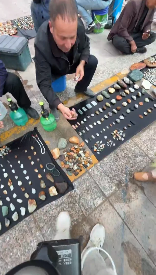 未镶嵌和田玉（糖玉）挂件和田玉