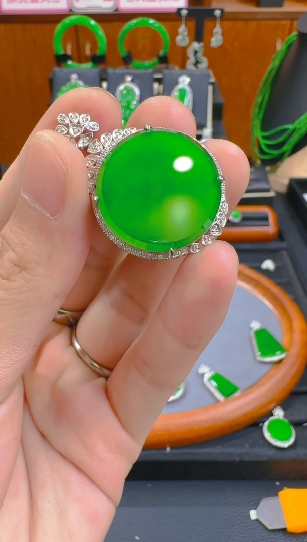 翡翠18K金镶嵌吊坠(赠链)天然a货翡翠