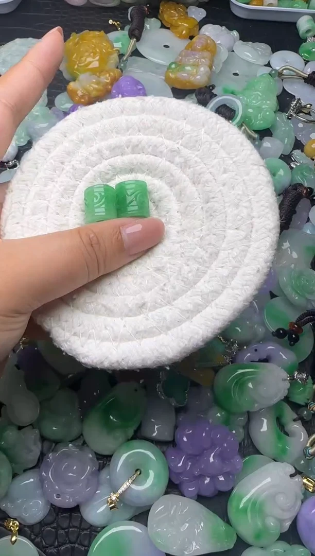 颈饰未镶嵌翡翠缅甸翡翠吊坠