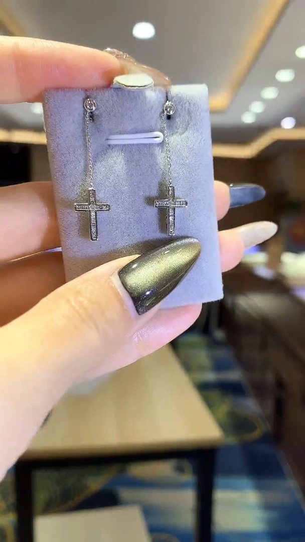 【闪购商品】钻石耳饰18K金镶嵌十字架耳饰10分钻石耳饰