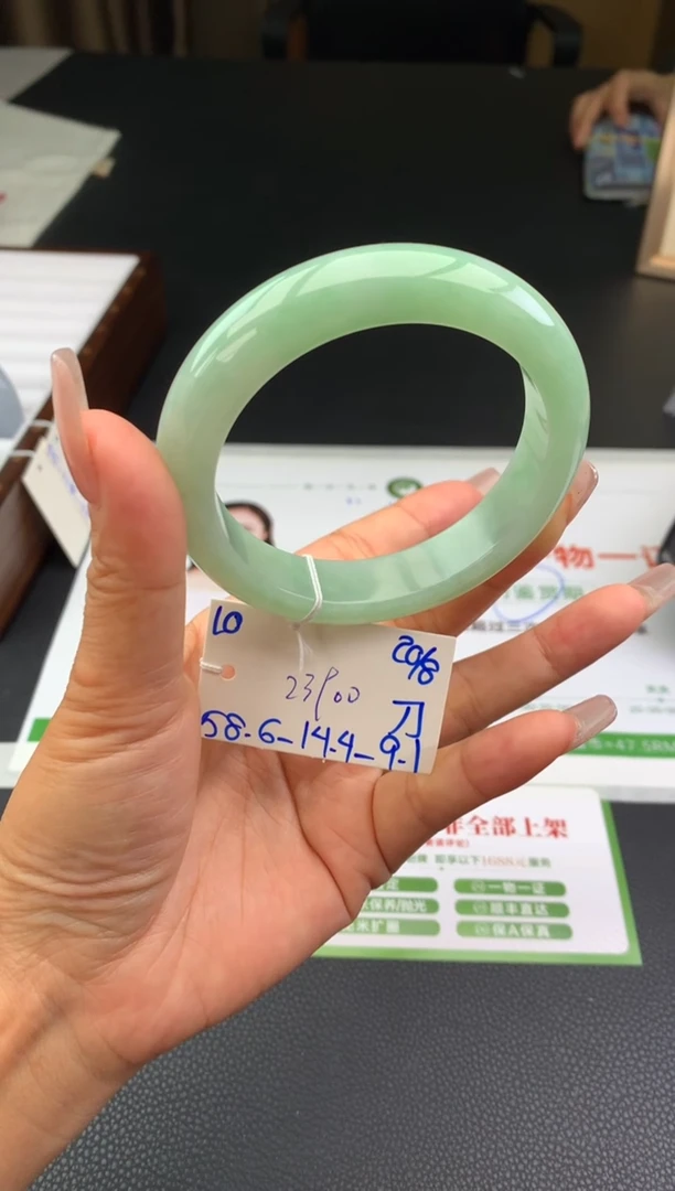 翡翠手镯未镶嵌手镯