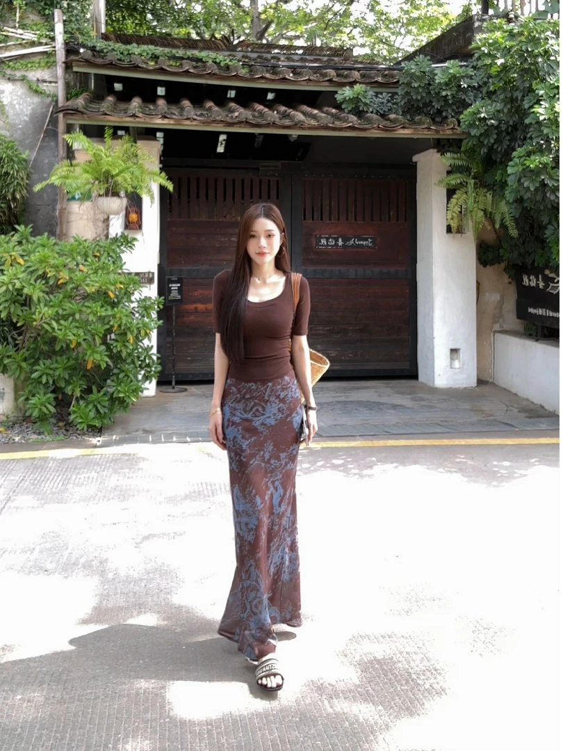 KELE 【冰蓝】 夏日凉感晕染印花高级感高腰松紧带薄款斜裁显瘦半裙