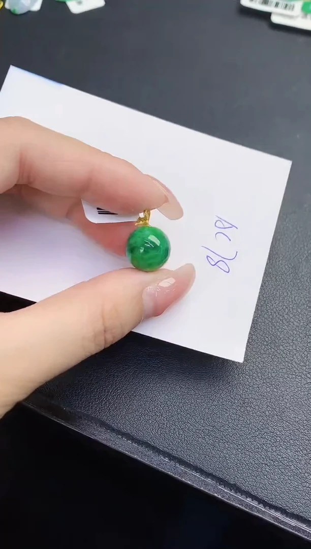 翡翠18K金镶嵌颈饰缅甸天然翡翠A货