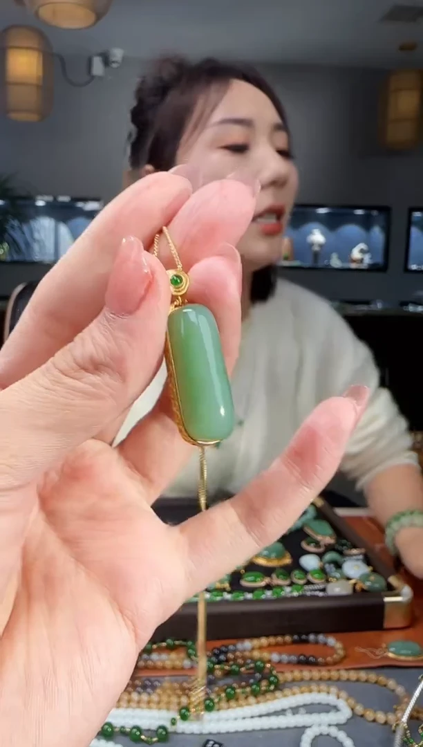 吊坠(不含链)18K金镶嵌和田玉1