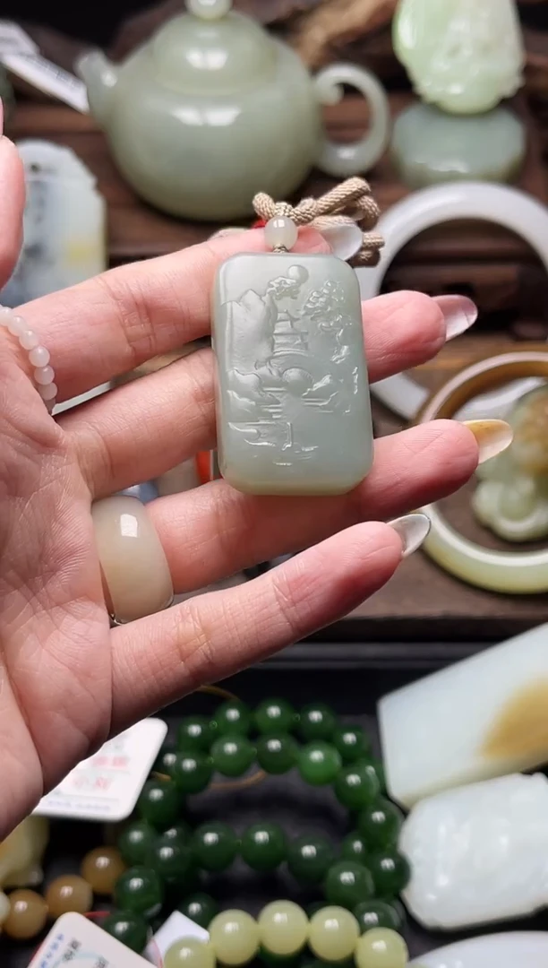 和田玉未镶嵌吊坠(不含链)且末青白 山水牌9004115