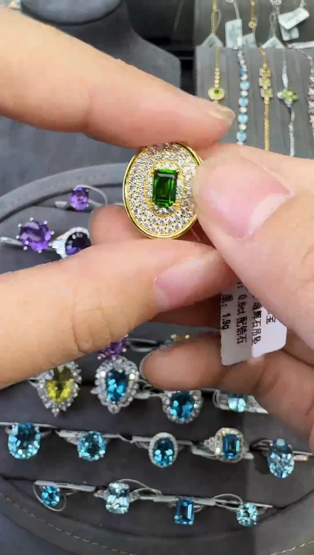 银S925镶嵌透辉石吊坠不低于0.6ct{七天鉴赏}