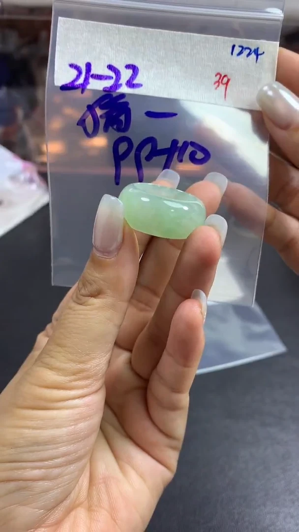 未镶嵌定制翡翠猪***跑毛货需精细抛光拍一发一