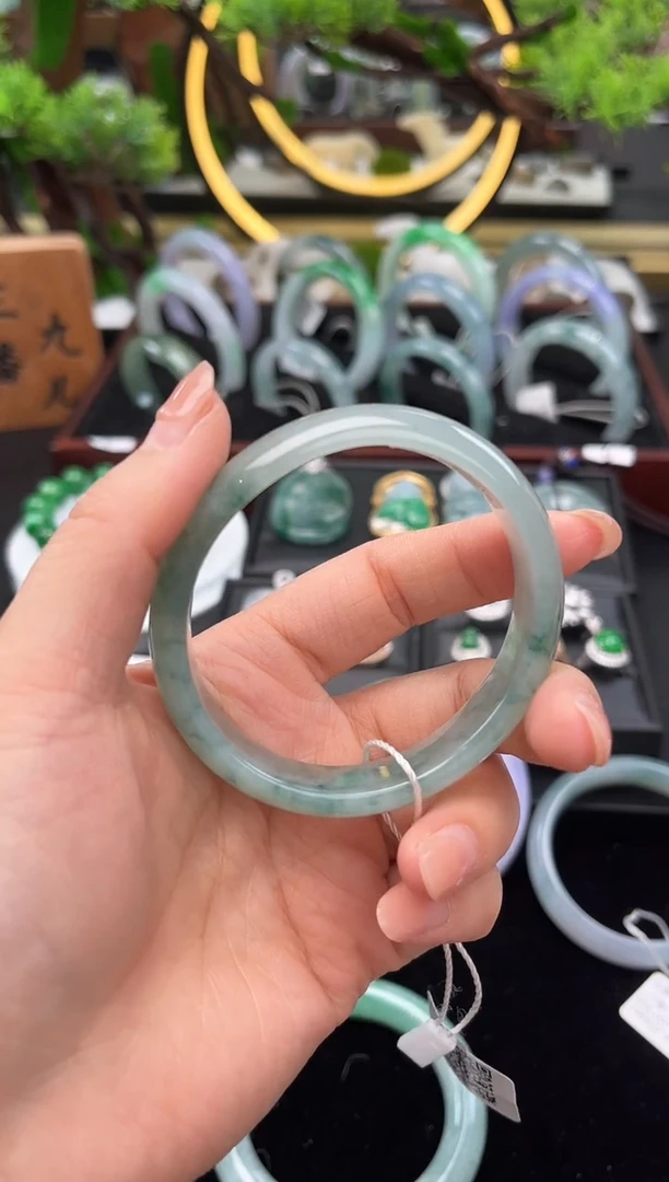 未镶嵌手镯翡翠手镯