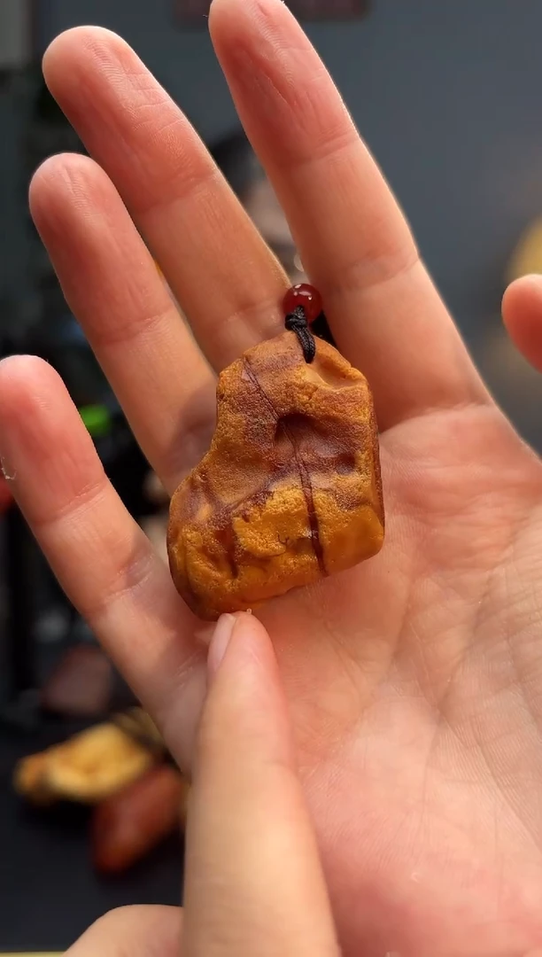 琥珀颈饰未镶嵌吊坠