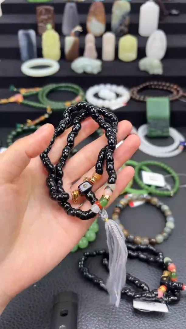 未镶嵌和田玉挂件人**途墨玉大肠手持