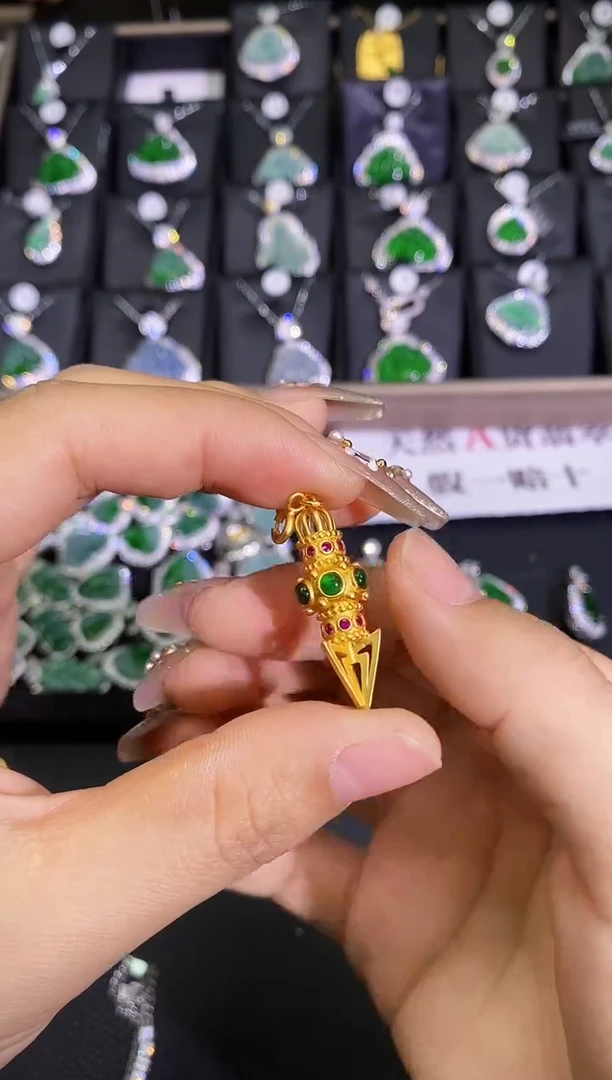 【闪购商品】翡翠吊坠(赠链)银S925镶嵌金刚杵