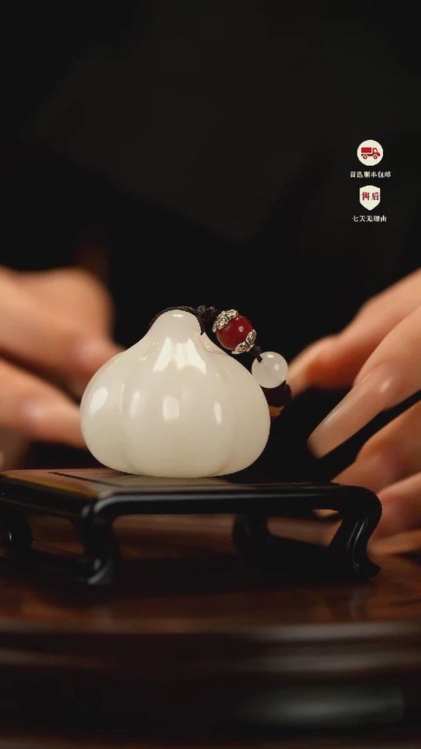 云南石荔枝白雕刻：胜算在握手把件摆件挂件