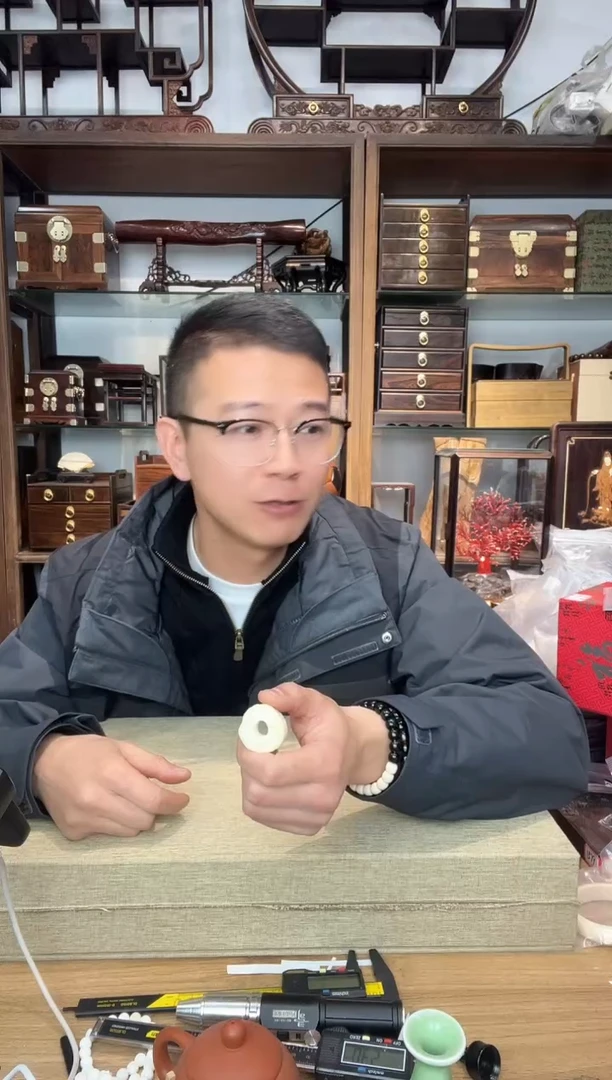 469一物一拍  带皮扣子14.3克