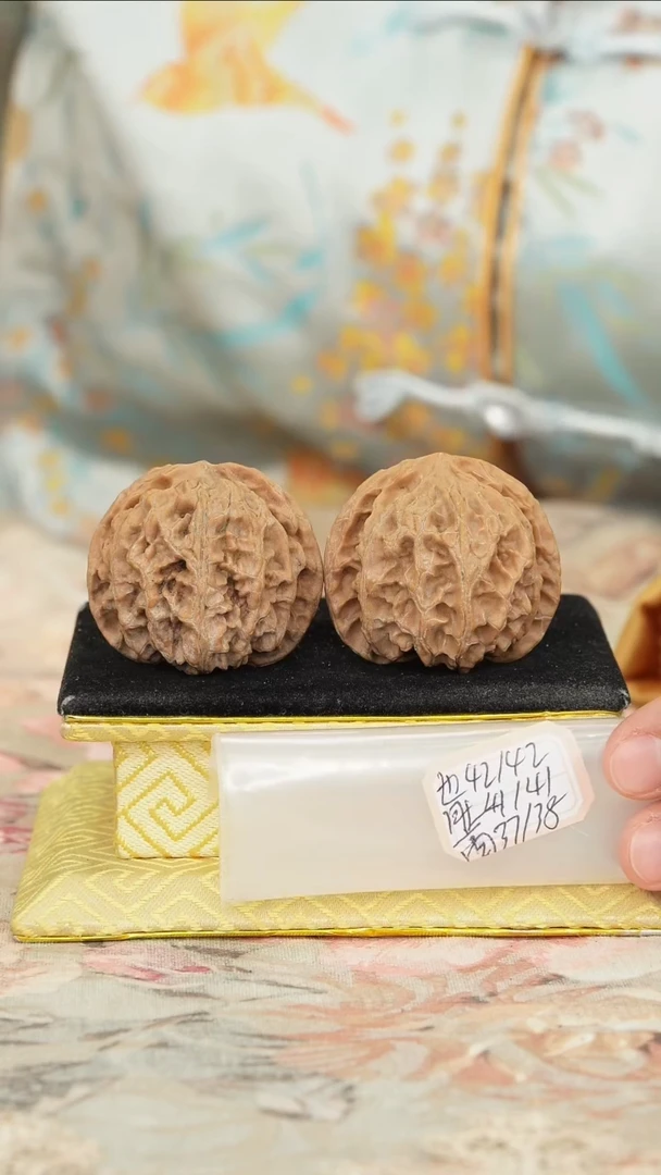 【闪购商品】文玩核桃把件苹果园