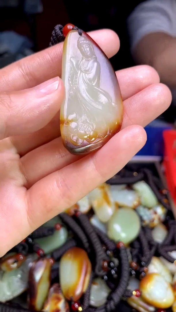 和田玉未镶嵌颈饰1
