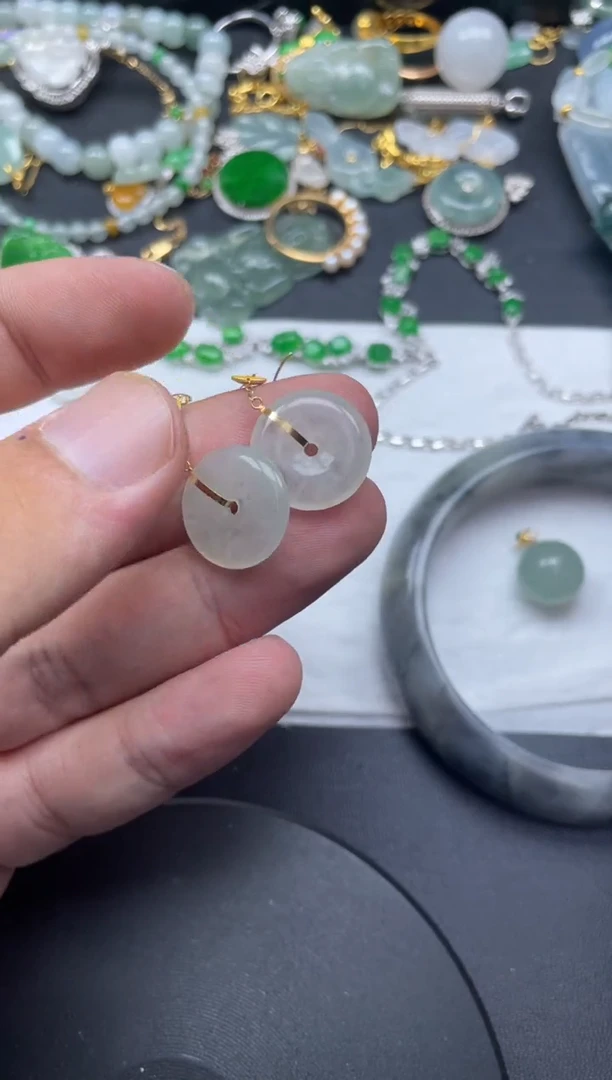 颈饰18K金镶嵌翡翠平常心商品不退不换