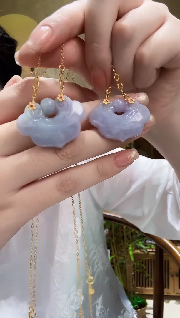 颈饰未镶嵌翡翠多样发其一个