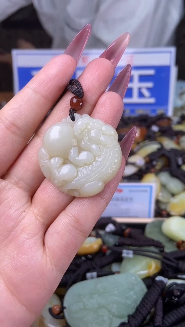 和田玉未镶嵌颈饰1