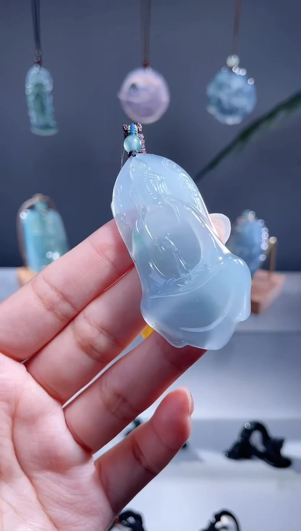 翡翠未镶嵌颈饰素衣观音