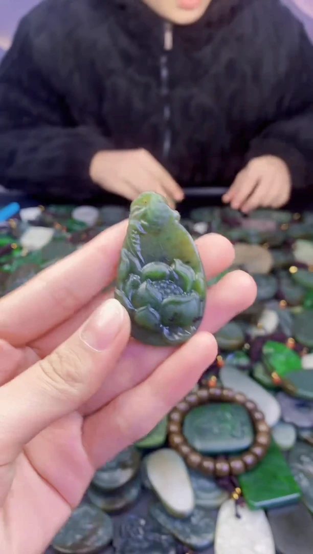 颈饰未镶嵌和田玉1