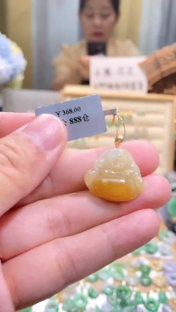 颈饰18K金镶嵌翡翠佛公