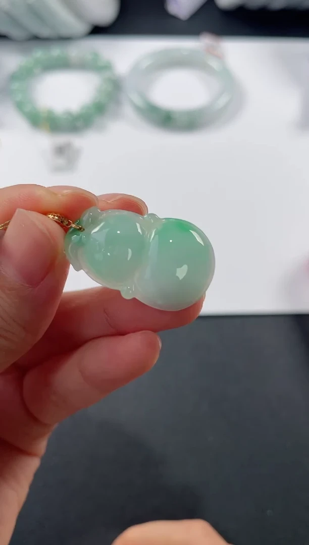 颈饰18K金镶嵌翡翠基地发货H 0534 葫芦