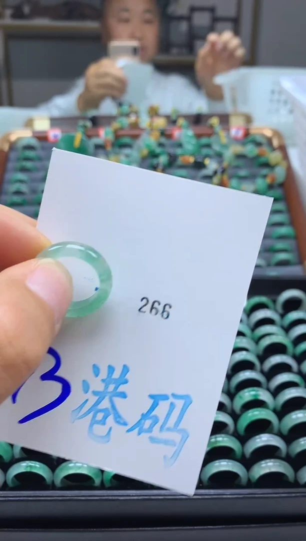 未镶嵌戒圈石英质玉非洲翠