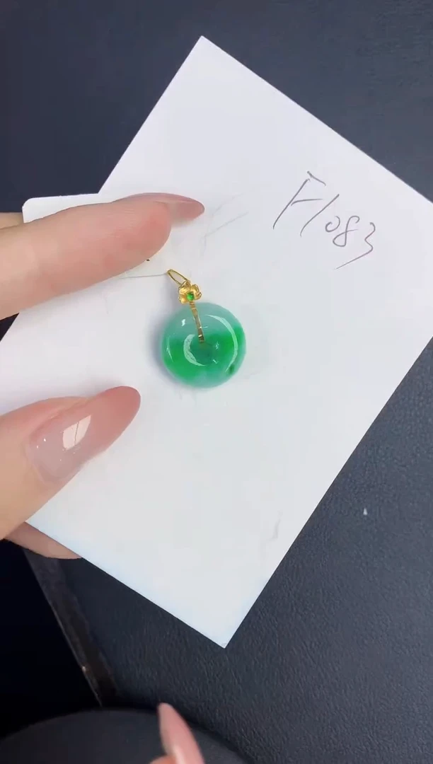 翡翠18K金镶嵌颈饰缅甸天然翡翠A货