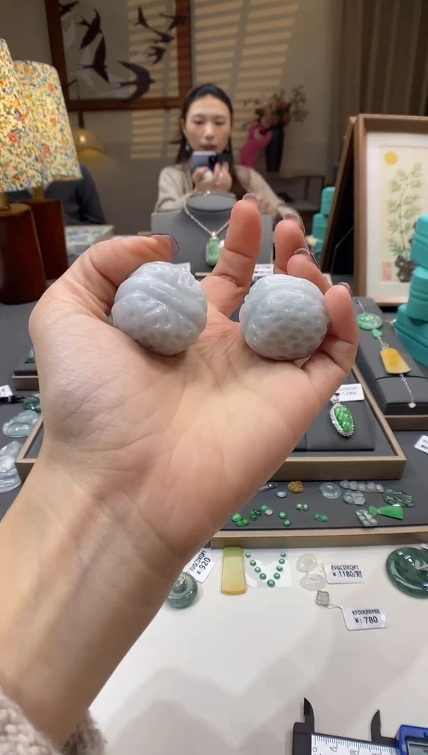 【闪购商品】翡翠颈饰未镶嵌核桃