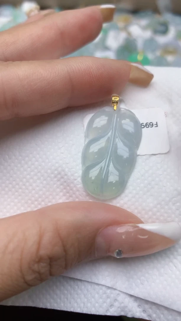翡翠18K金镶嵌颈饰天然缅甸A货翡翠