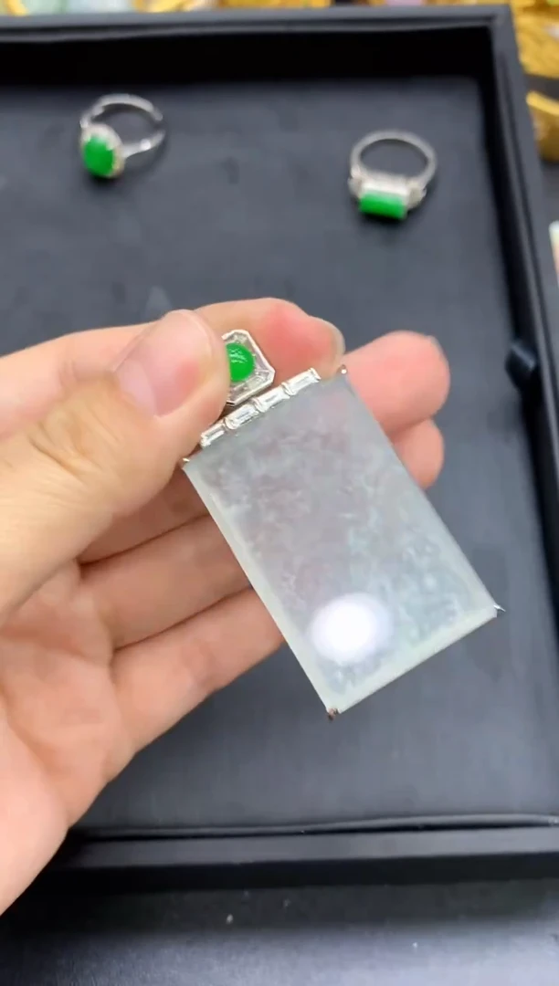 颈饰18K金镶嵌翡翠688-中国好珍宝