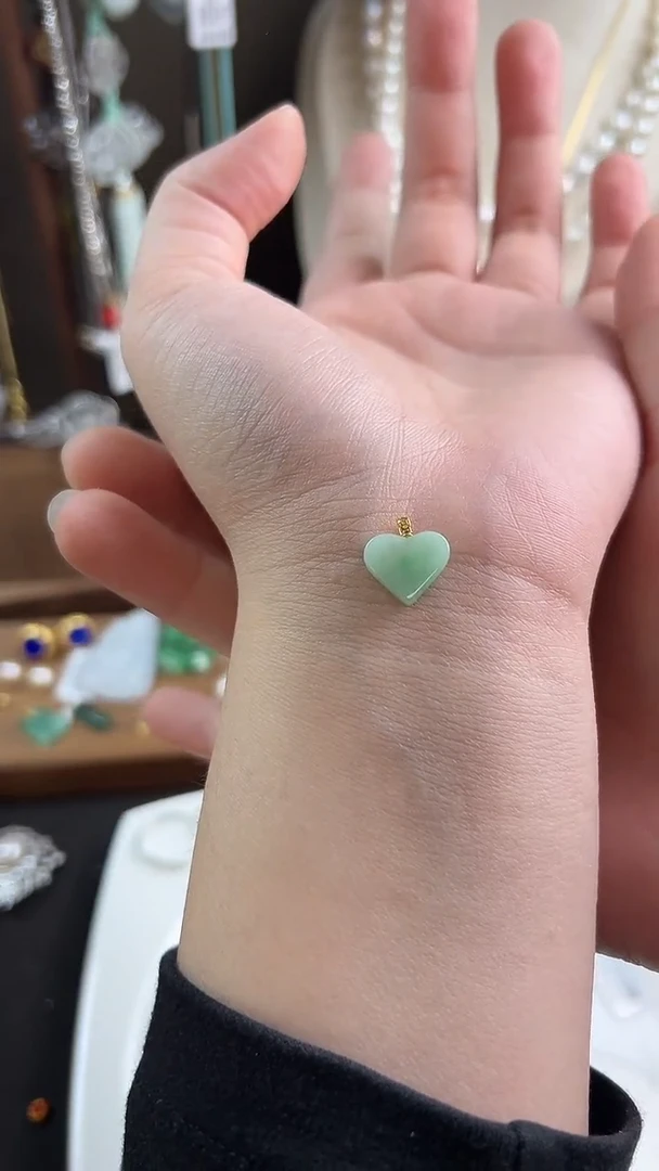 【闪购商品】翡翠颈饰18K金镶嵌小爱心1