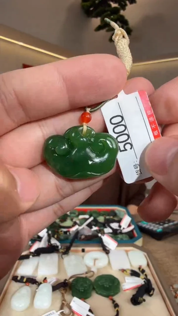 颈饰未镶嵌和田玉1