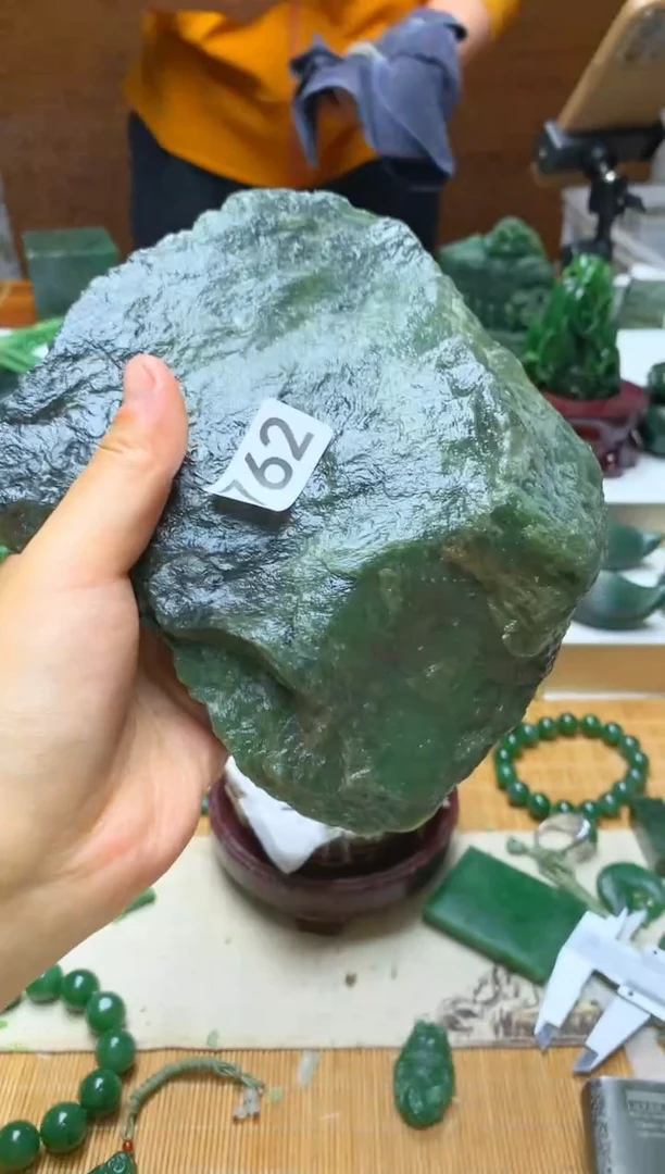 未镶嵌和田玉摆件1