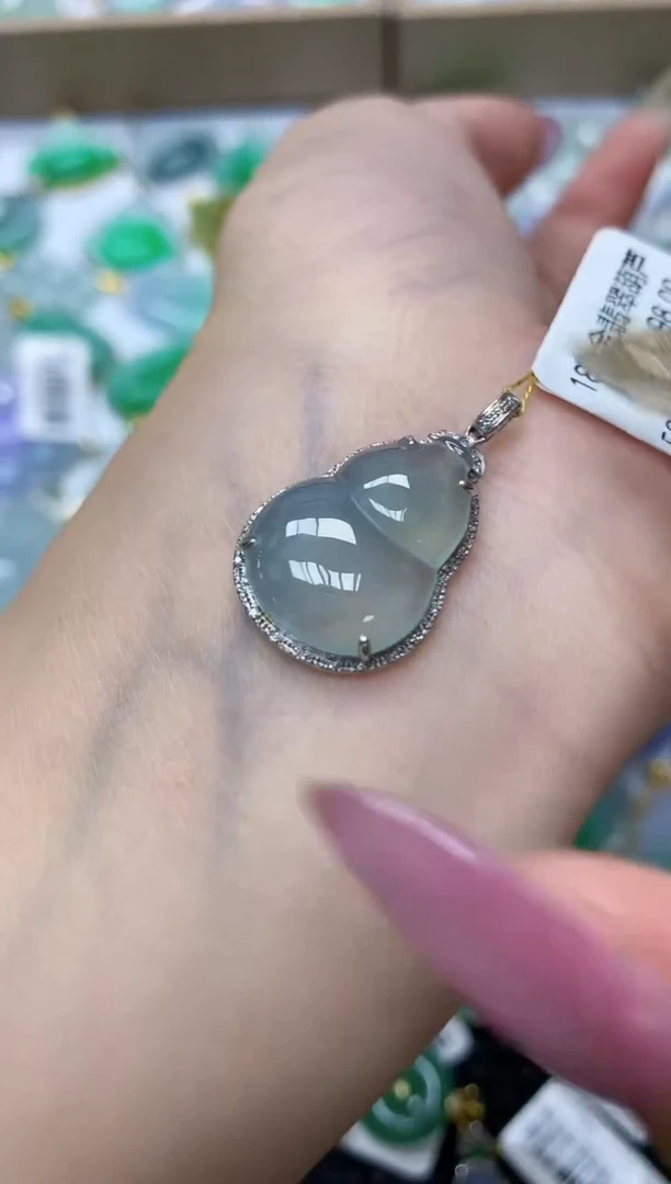 翡翠18K金镶嵌颈饰111111111