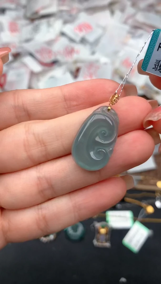 18K金镶嵌挂件翡翠一