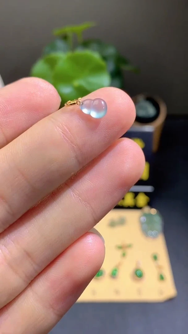 颈饰18K金镶嵌翡翠翡翠A货