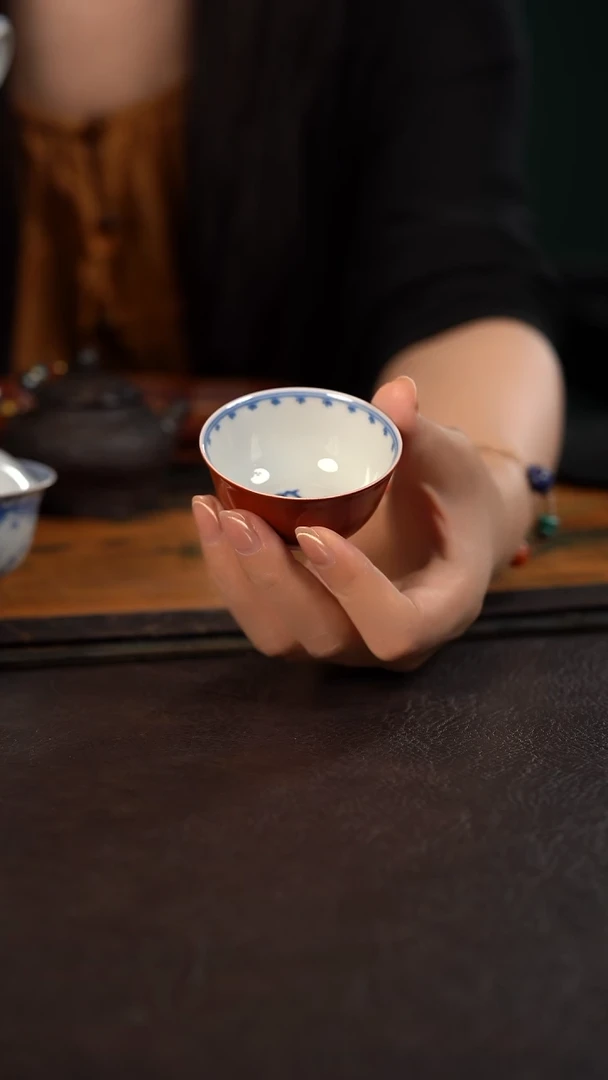 聚澜堂故宫红内宝相小鸡缸杯