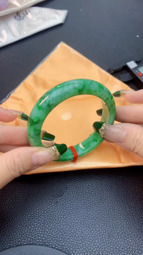 翡翠手镯未镶嵌0885785893