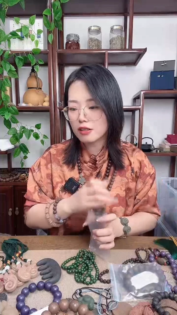 泥塑微瑕九转黄精的手串