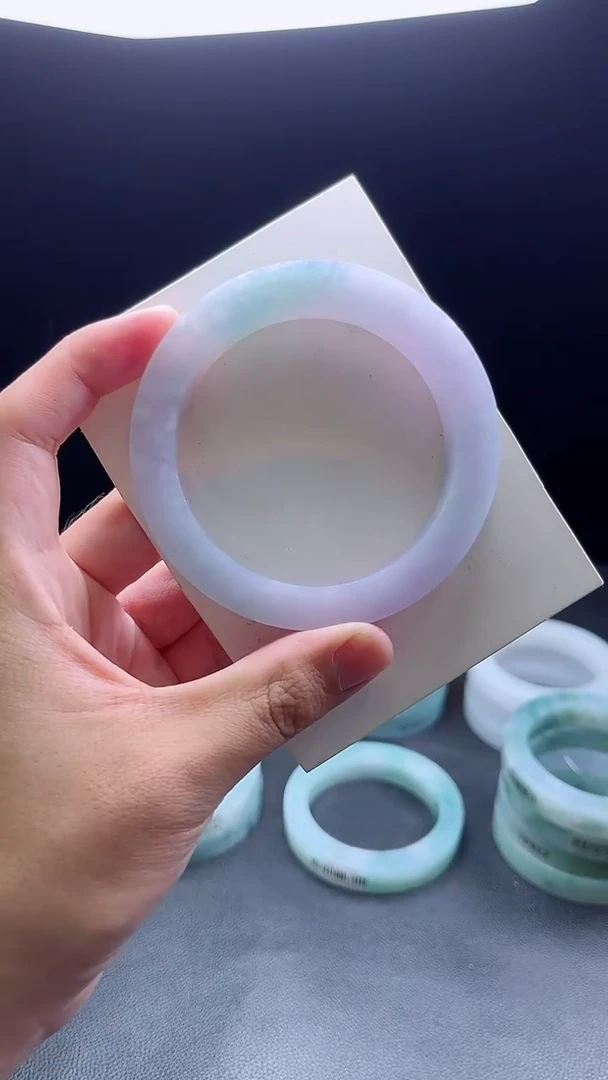 未镶嵌手镯定制翡翠阿**?定制