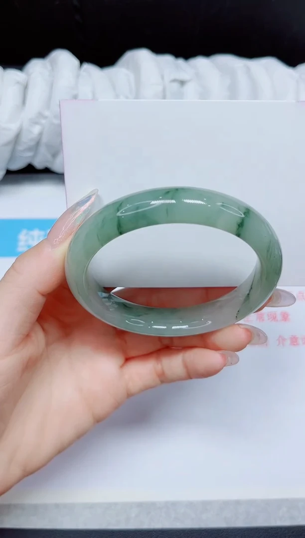 石英质玉手镯未镶嵌2.