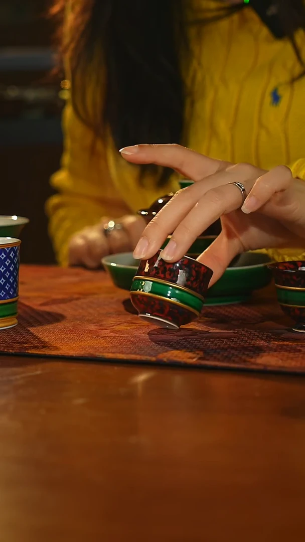 瓷片天目红玉兰杯